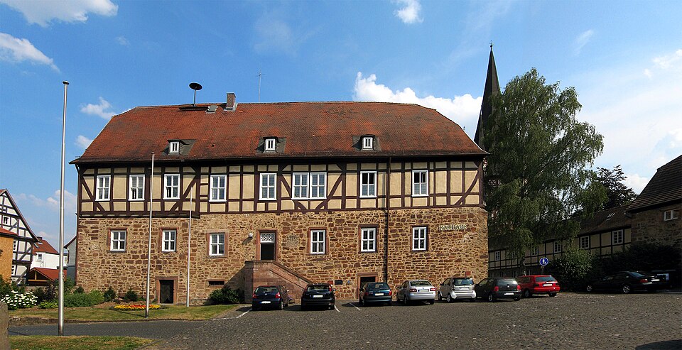 Umzug von Neustadt (Hessen) nach Zypern per Container: Neustadt town hall in Neustadt (Hessen) – Foto: Andreas Trepte, CC BY-SA 2.5, via Wikimedia Commons Umzug von Neustadt (Hessen) nach Zypern per Container: Neustadt town hall in Neustadt (Hessen)