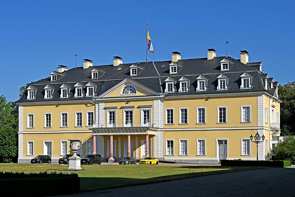 Umzug von Neuwied nach Zypern per Container: Schloss Neuwied – Foto: Thomas Hummel, CC BY-SA 4.0, via Wikimedia Commons Umzug von Neuwied nach Zypern per Container: Schloss Neuwied