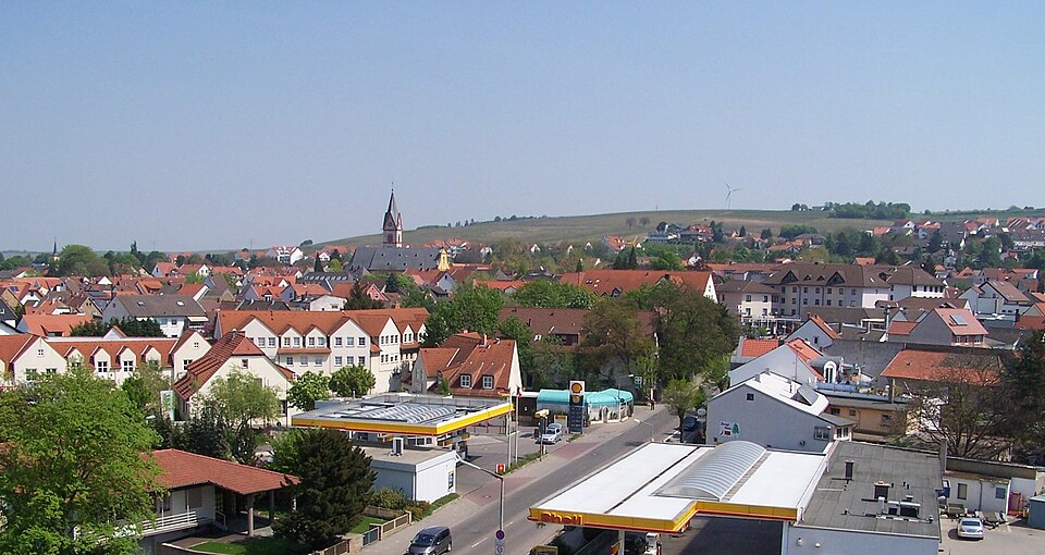 Umzug von Nieder-Olm nach Zypern per Container: Nieder olm in Nieder-Olm – Foto: Florian Weyl, Public domain, via Wikimedia Commons Umzug von Nieder-Olm nach Zypern per Container: Nieder olm in Nieder-Olm