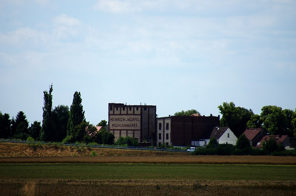 Umzug von Niedergörsdorf nach Zypern per Container: Friedensstraße Mühle Niedergörsdorf – Foto: Clemensfranz, CC BY-SA 3.0, via Wikimedia Commons Umzug von Niedergörsdorf nach Zypern per Container: Friedensstraße Mühle Niedergörsdorf