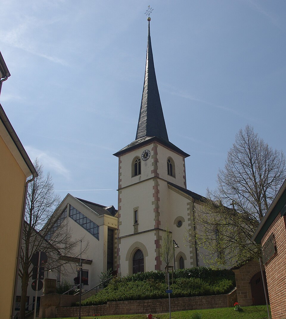 Umzug von Niederwerrn nach Zypern per Container: Oberwerrn, St. Bartholomäus in Niederwerrn – Foto: Christian Lösch, Karlstadt, CC BY-SA 3.0, via Wikimedia Commons Umzug von Niederwerrn nach Zypern per Container: Oberwerrn, St. Bartholomäus in Niederwerrn