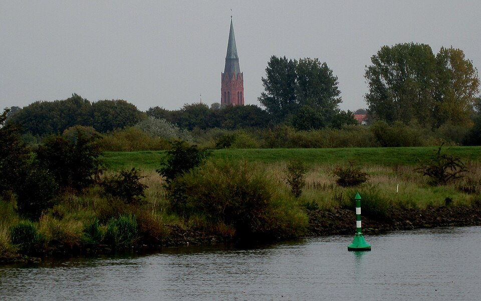 Umzug von Nienburg/Weser nach Zypern per Container: Weser Nienburg Martinskirche in Nienburg/Weser – Foto: Corradox, CC BY-SA 3.0, via Wikimedia Commons Umzug von Nienburg/Weser nach Zypern per Container: Weser Nienburg Martinskirche in Nienburg/Weser