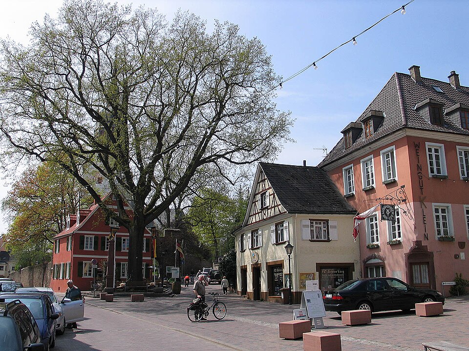 Umzug von Nierstein nach Zypern per Container: Nierstein Marktplatz – Foto: Luidger, CC BY-SA 3.0, via Wikimedia Commons Umzug von Nierstein nach Zypern per Container: Nierstein Marktplatz