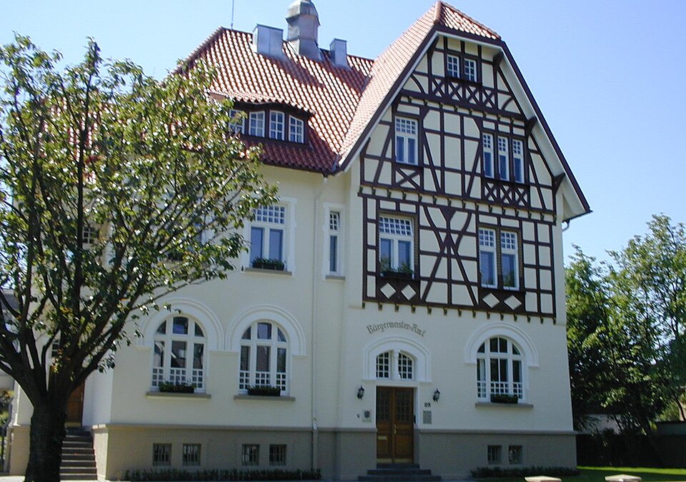 Umzug von Nörvenich nach Zypern per Container: Rathaus Noervenich in Nörvenich – Foto: Papa1234, CC BY-SA 3.0, via Wikimedia Commons Umzug von Nörvenich nach Zypern per Container: Rathaus Noervenich in Nörvenich