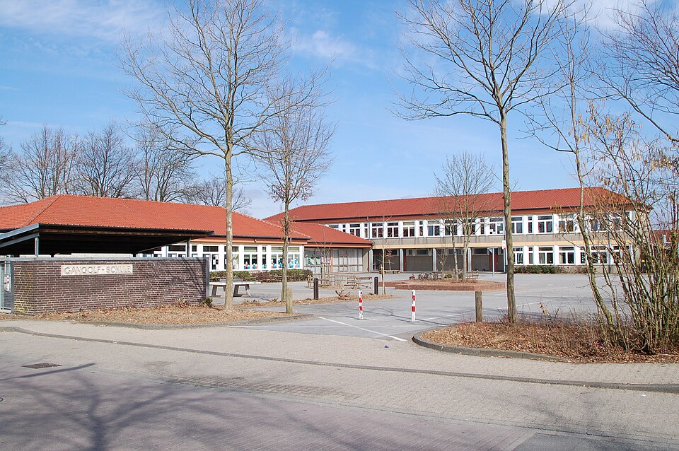 Umzug von Nordwalde nach Zypern per Container: Gangolfgrundschule Nordwalde – Foto: Photographiert von Philipp Neuhaus, neuhaus@dodekatex.de, CC BY-SA 2.5, via Wikimedia Commons Umzug von Nordwalde nach Zypern per Container: Gangolfgrundschule Nordwalde