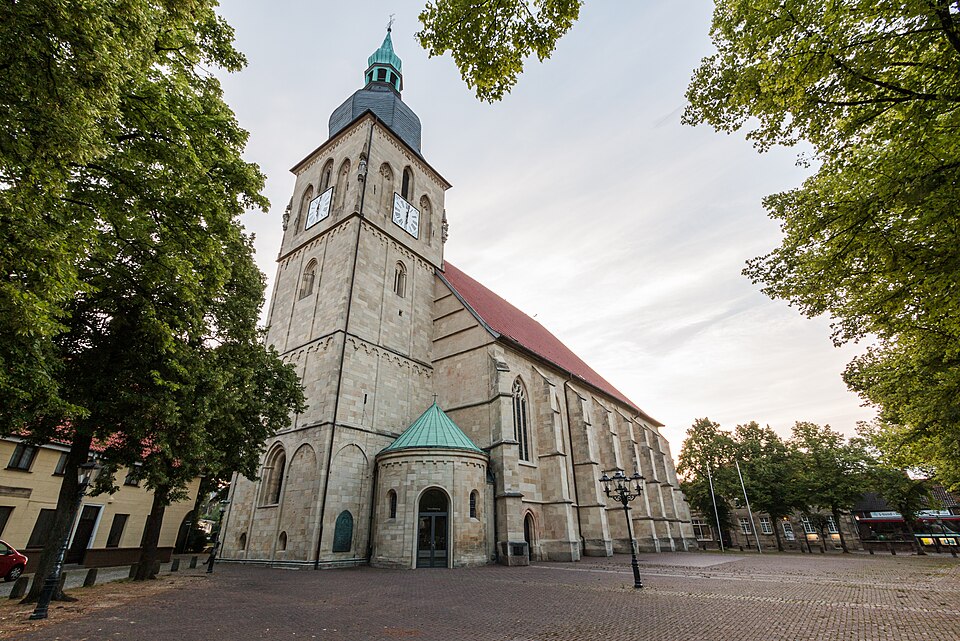 Umzug von Nottuln nach Zypern per Container: Nottuln, St.-Martinus-Kirche – Foto: Dietmar Rabich, CC BY-SA 4.0, via Wikimedia Commons Umzug von Nottuln nach Zypern per Container: Nottuln, St.-Martinus-Kirche