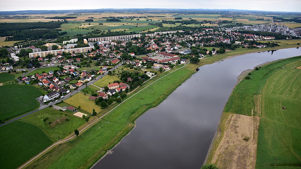 Umzug von Nünchritz nach Zypern per Container: Stadtansicht Nünchritz – Foto: Wolkenkratzer, CC BY-SA 4.0, via Wikimedia Commons Umzug von Nünchritz nach Zypern per Container: Stadtansicht Nünchritz