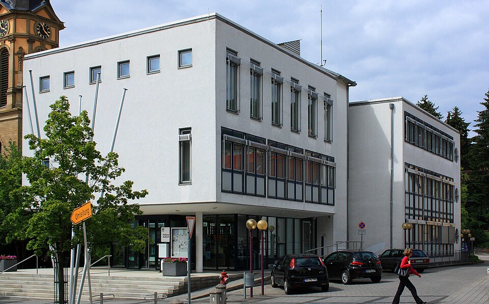 Umzug von Nußloch nach Zypern per Container: Nußloch Rathaus – Foto: Rudolf Stricker, Attribution, via Wikimedia Commons Umzug von Nußloch nach Zypern per Container: Nußloch Rathaus