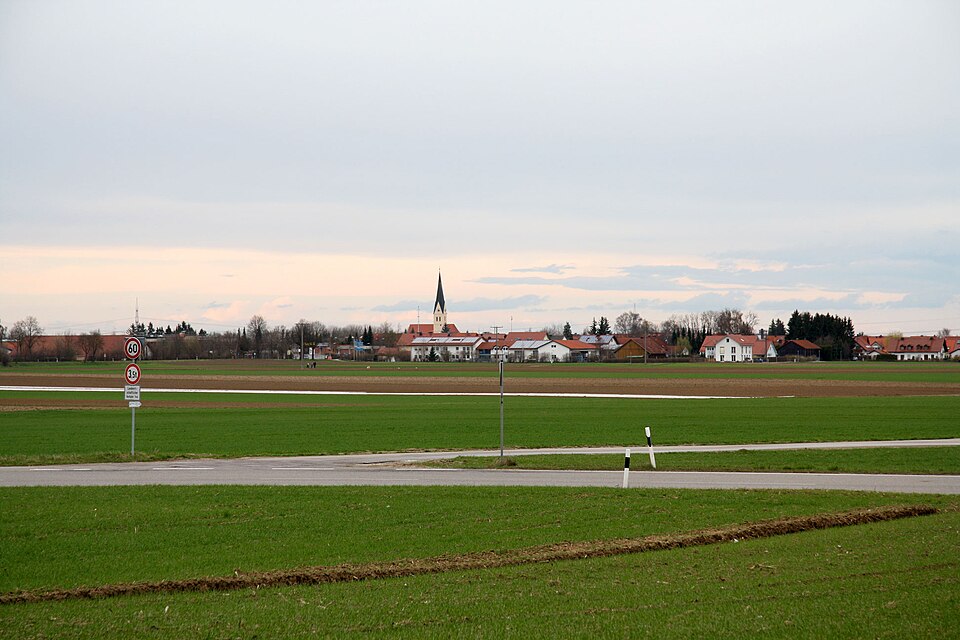 Umzug von Oberding nach Zypern per Container: Stadtansicht Oberding – Foto: Bjs, CC BY-SA 3.0, via Wikimedia Commons Umzug von Oberding nach Zypern per Container: Stadtansicht Oberding