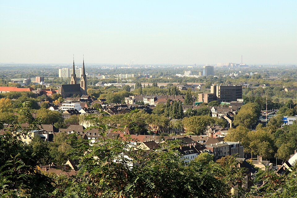 Umzug von Oberhausen nach Zypern per Container: Marienkirche (Aussichtsturm Knappenhalde) ies in Oberhausen – Foto: Frank Vincentz, CC BY-SA 3.0, via Wikimedia Commons Umzug von Oberhausen nach Zypern per Container: Marienkirche (Aussichtsturm Knappenhalde) ies in Oberhausen