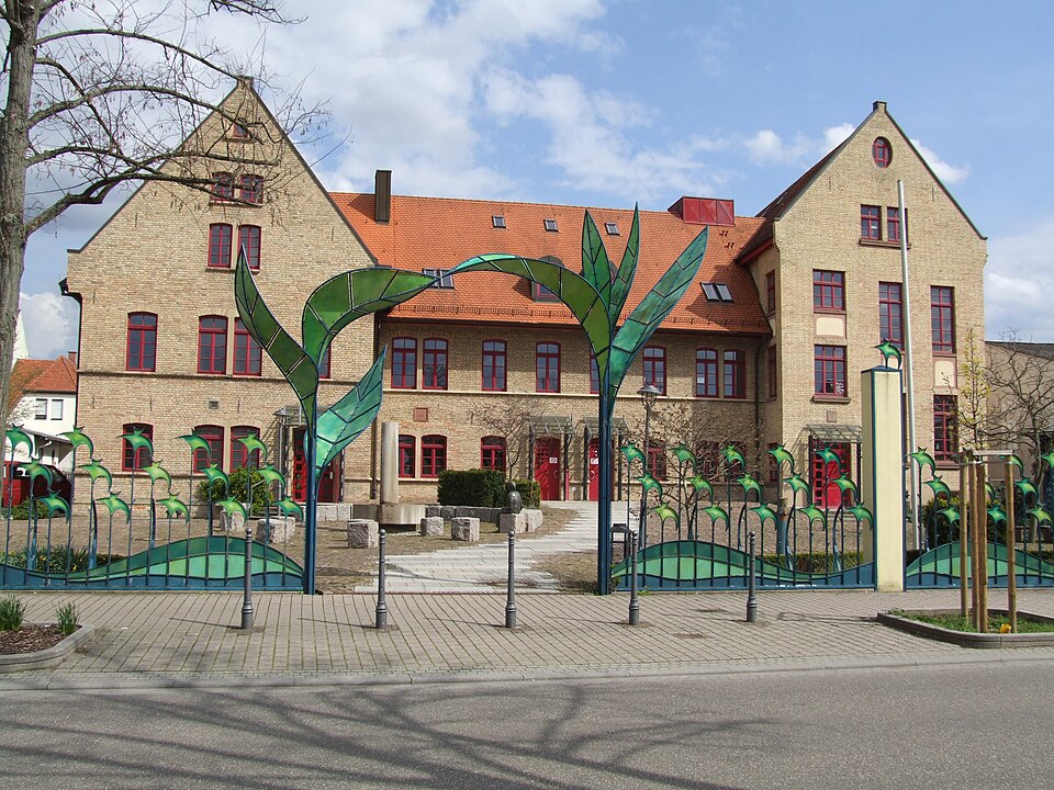 Umzug von Oberhausen-Rheinhausen nach Zypern per Container: Bürgerhaus Wellensiek&Schalk, Oberhausen in Oberhausen-Rheinhause
