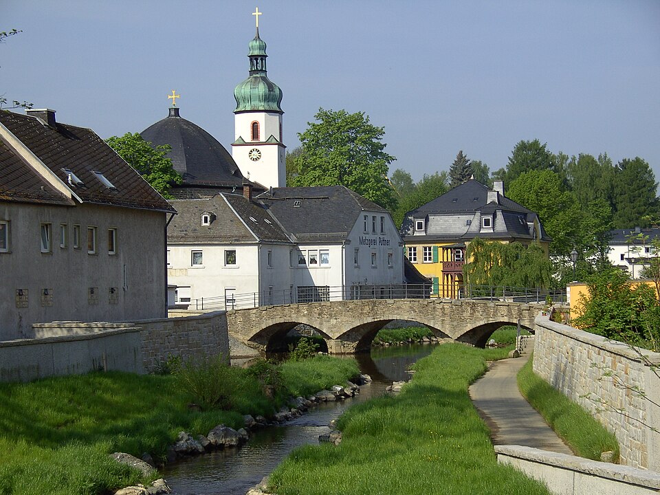 Umzug von Oberkotzau nach Zypern per Container: Oberkotzau Schwesnitz – Foto: TPO, CC BY-SA 3.0, via Wikimedia Commons Umzug von Oberkotzau nach Zypern per Container: Oberkotzau Schwesnitz