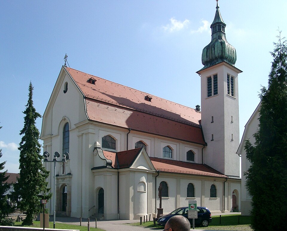 Umzug von Obertshausen nach Zypern per Container: Obertshausen Katholische Kirche – Foto: Rudolf Stricker, Public domain, via Wikimedia Commons Umzug von Obertshausen nach Zypern per Container: Obertshausen Katholische Kirche