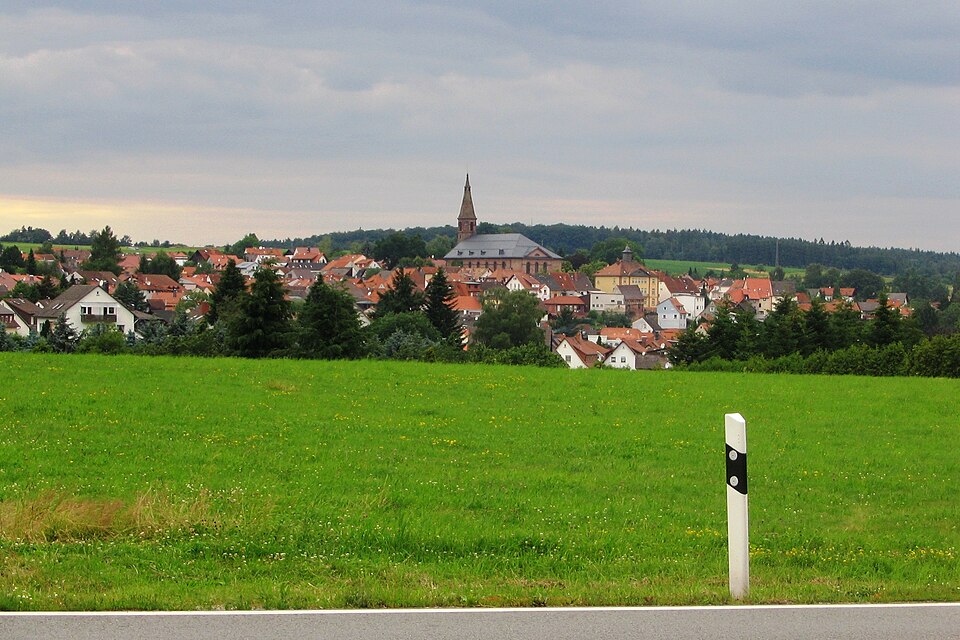 Umzug von Oberzent nach Zypern per Container: Stadtansicht Oberzent – Foto: Brühl, Public domain, via Wikimedia Commons Umzug von Oberzent nach Zypern per Container: Stadtansicht Oberzent