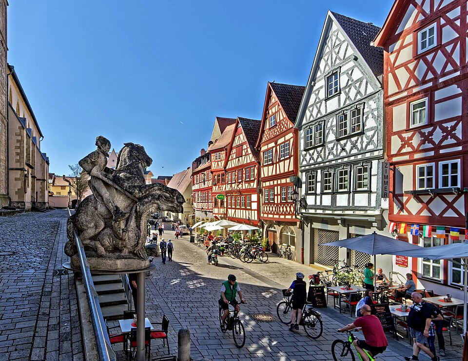 Umzug von Ochsenfurt nach Zypern per Container: Ein Frühlingsspaziergang durch Ochsenfurt – Foto: Holger Uwe Schmitt, CC BY-SA 4.0, via Wikimedia Commons Umzug von Ochsenfurt nach Zypern per Container: Ein Frühlingsspaziergang durch Ochsenfurt