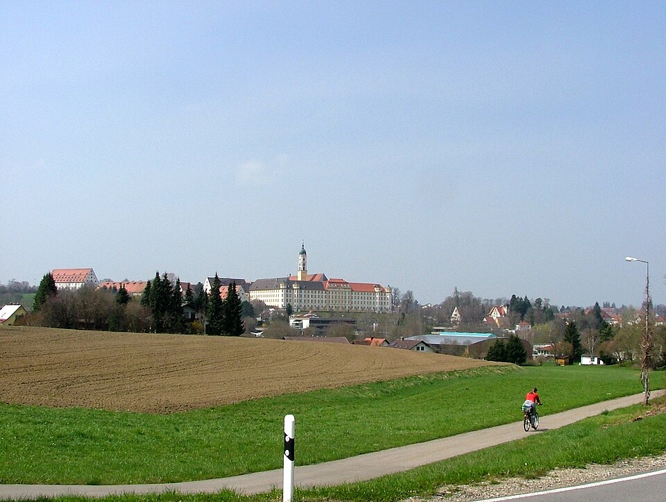 Umzug von Ochsenhausen nach Zypern per Container: Stadtansicht Ochsenhausen – Foto: Richard Mayer, CC BY 3.0, via Wikimedia Commons Umzug von Ochsenhausen nach Zypern per Container: Stadtansicht Ochsenhausen