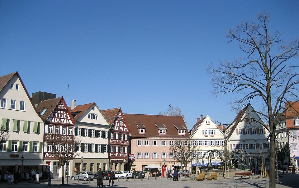 Umzug von Öhringen nach Zypern per Container: Öhringen Marktplatzansicht – Foto: Markus Hassler, CC BY 3.0, via Wikimedia Commons Umzug von Öhringen nach Zypern per Container: Öhringen Marktplatzansicht