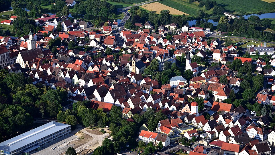 Umzug von Oettingen in Bayern nach Zypern per Container: Stadtansicht Oettingen in Bayern – Foto: Wolkenkratzer, CC BY-SA 4.0, via Wikimedia Commons Umzug von Oettingen in Bayern nach Zypern per Container: Stadtansicht Oettingen in Bayern