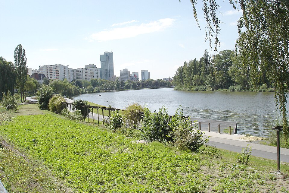 Umzug von Offenbach am Main nach Zypern per Container: Offenbacher mainbogen in Offenbach am Main – Foto: dontworry, CC BY-SA 3.0, via Wikimedia Commons Umzug von Offenbach am Main nach Zypern per Container: Offenbacher mainbogen in Offenbach am Main