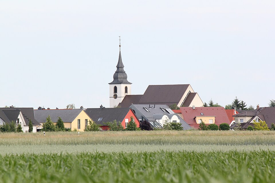 Umzug von Offenbach an der Queich nach Zypern per Palette: Offenbach Kirche in Offenbach an der Queich – Foto: Gaskopft, CC BY-SA 3.0, via Wikimedia Commons Umzug von Offenbach an der Queich nach Zypern per Palette: Offenbach Kirche in Offenbach an der Queich