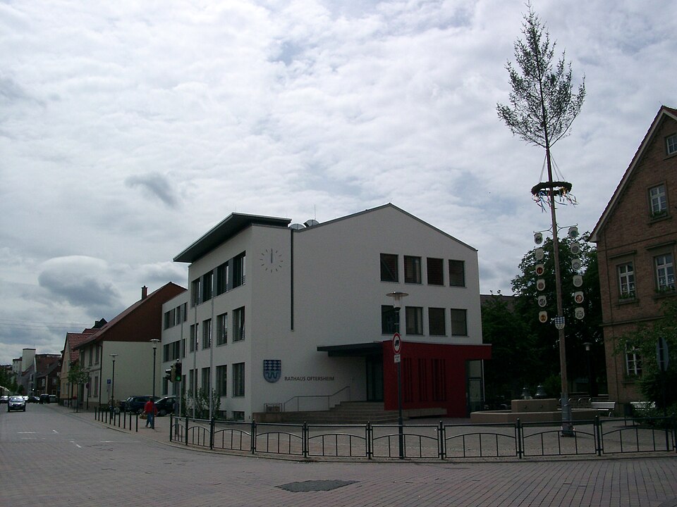 Umzug von Oftersheim nach Zypern per Container: Oftersheim Rathaus – Foto: Rudolf Stricker, CC BY-SA 3.0, via Wikimedia Commons Umzug von Oftersheim nach Zypern per Container: Oftersheim Rathaus