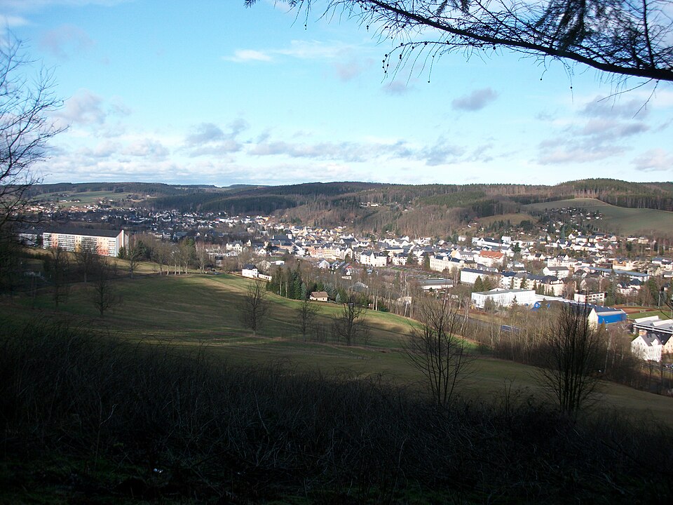 Umzug von Olbernhau nach Zypern per Palette: Olbernhau Blick auf die Altstadt mit der Stadtkirche – Foto: Aagnverglaser, CC BY-SA 4.0, via Wikimedia Commons Umzug von Olbernhau nach Zypern per Palette: Olbernhau Blick auf die Altstadt mit der Stadtkirche