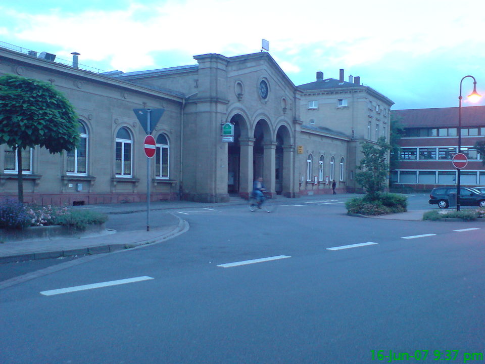 Umzug von Osterburken nach Zypern per Container: Osterburken hbf – Foto: Yasirniazkhan, CC BY-SA 3.0, via Wikimedia Commons Umzug von Osterburken nach Zypern per Container: Osterburken hbf