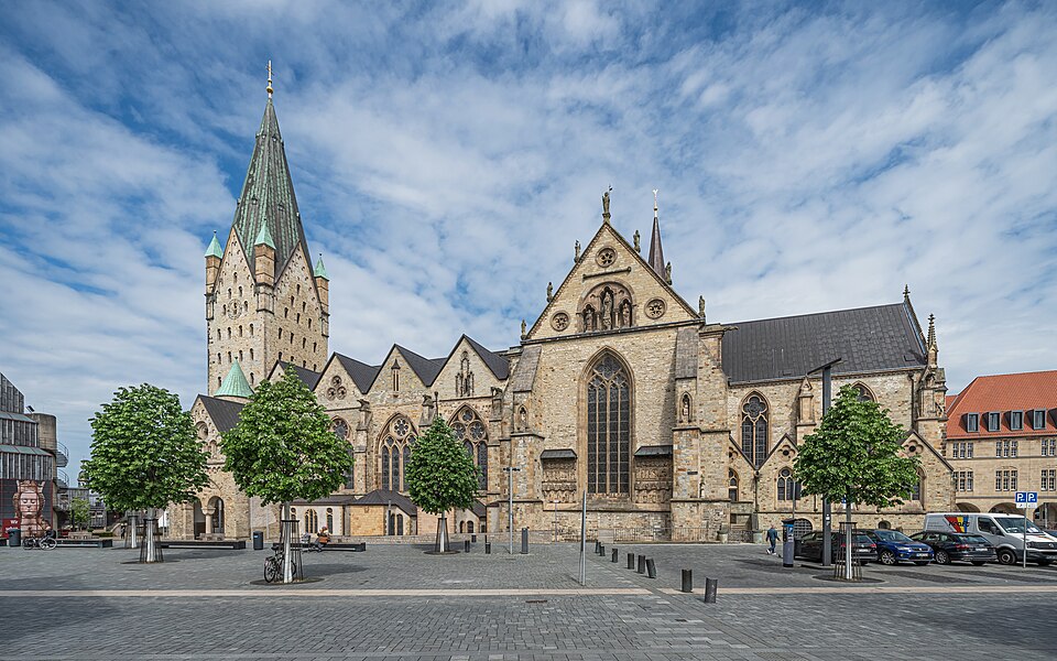 Umzug von Paderborn nach Zypern per Container: Paderborn Dom – Foto: A.Savin, FAL, via Wikimedia Commons Umzug von Paderborn nach Zypern per Container: Paderborn Dom