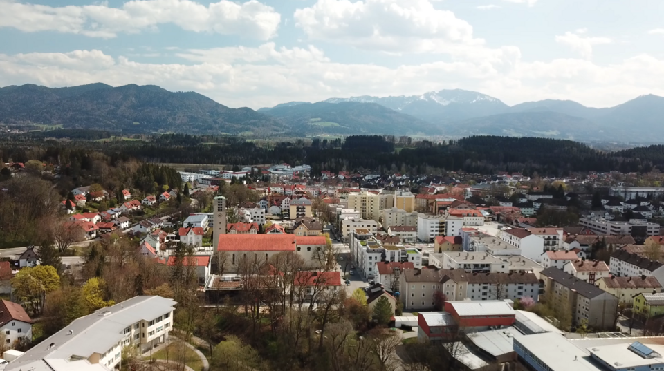 Umzug von Penzberg nach Zypern per Palette: Stadt Penzberg im Oberbayerischen Landkreis Weilheim-Schongau – Foto: Dragemi, CC BY-SA 4.0, via Wikimedia Commons Umzug von Penzberg nach Zypern per Palette: Stadt Penzberg im Oberbayerischen Landkreis Weilheim-Schongau