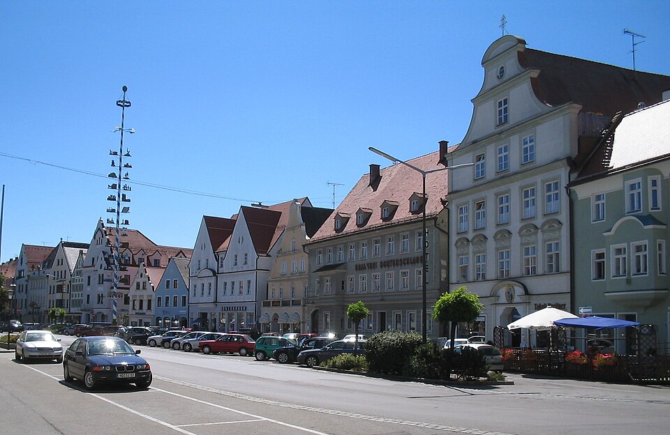 Umzug von Pfaffenhofen an der Ilm nach Zypern per Container: Pfaffenhofen Hauptplatz in Pfaffenhofen an der Ilm – Foto: by Eppasandas, CC BY-SA 3.0, via Wikimedia Commons Umzug von Pfaffenhofen an der Ilm nach Zypern per Container: Pfaffenhofen Hauptplatz in Pfaffenhofen an der Ilm