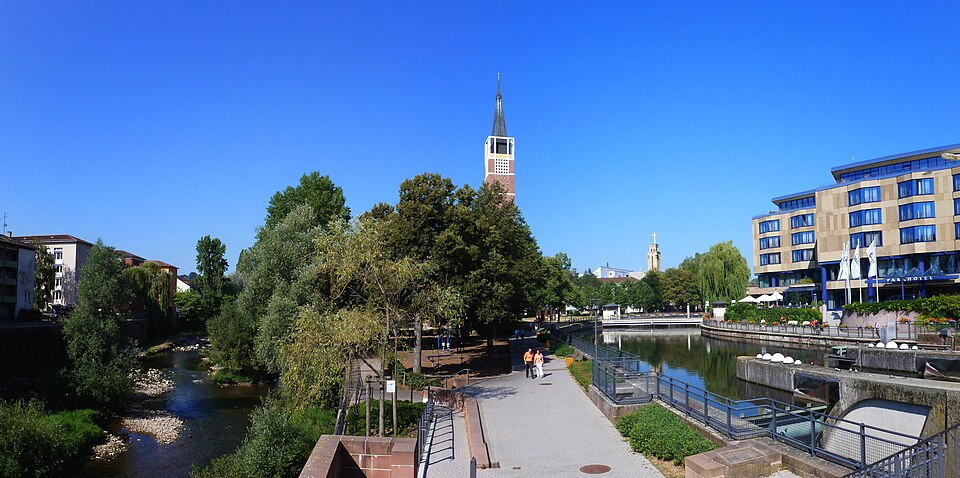 Umzug von Pforzheim nach Zypern per Container: Panorama Nagold, Stadtkirche und Enz in Pforzheim – Foto: Paralacre, CC0, via Wikimedia Commons Umzug von Pforzheim nach Zypern per Container: Panorama Nagold, Stadtkirche und Enz in Pforzheim
