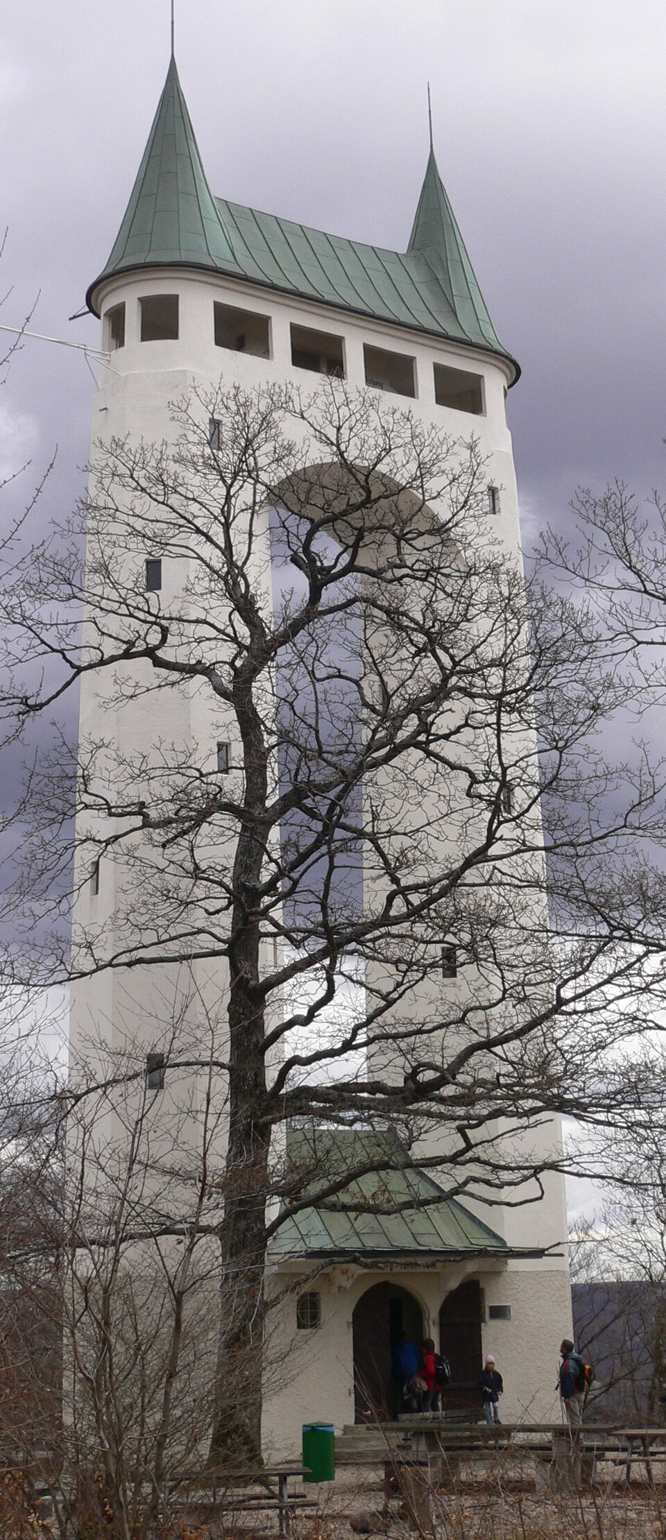 Umzug von Pfullingen nach Zypern per Container: Schoenbergturm bei – Foto: Schwiebi, CC BY-SA 3.0, via Wikimedia Commons Umzug von Pfullingen nach Zypern per Container: Schoenbergturm bei