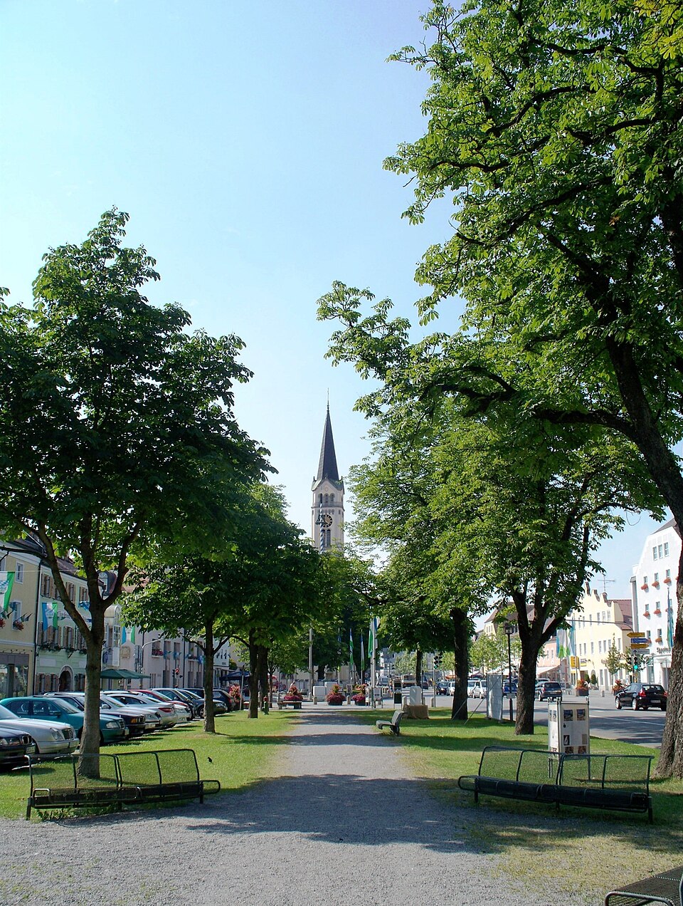Umzug von Plattling nach Zypern per Container: Stadtplatz von Plattling, Juli
