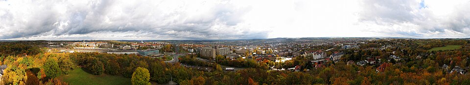 Umzug von Plauen nach Zypern per Container: Plauen im Vogtland Panorama – Foto: CrazyD, CC BY-SA 3.0, via Wikimedia Commons Umzug von Plauen nach Zypern per Container: Plauen im Vogtland Panorama