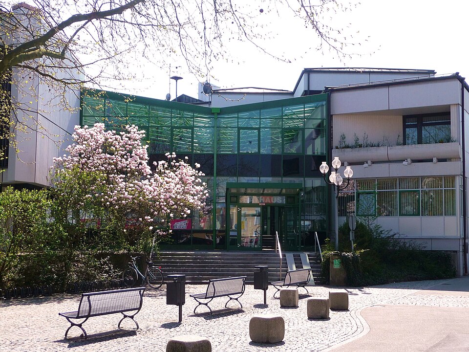 Umzug von Pocking nach Zypern per Container: Rathaus Pocking – Foto: Konrad Lackerbeck, CC BY 3.0, via Wikimedia Commons Umzug von Pocking nach Zypern per Container: Rathaus Pocking