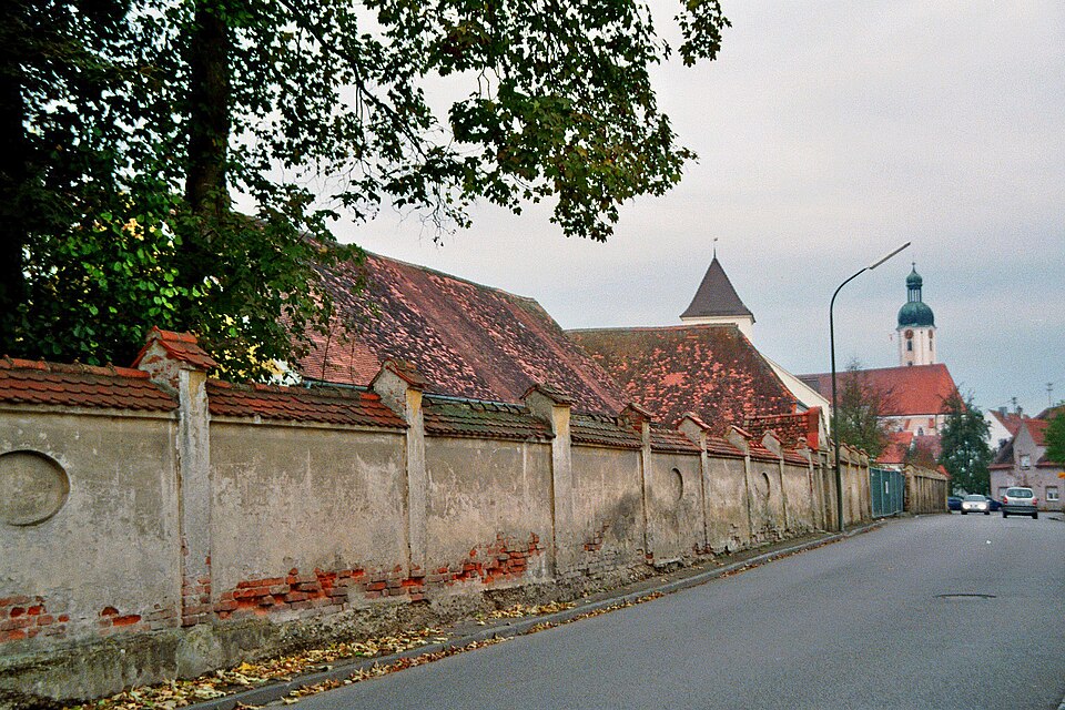 Umzug von Pöttmes nach Zypern per Palette: Poettmes Aichacher Strasse in Pöttmes – Foto: J.-H. Janßen, CC BY-SA 3.0, via Wikimedia Commons Umzug von Pöttmes nach Zypern per Palette: Poettmes Aichacher Strasse in Pöttmes
