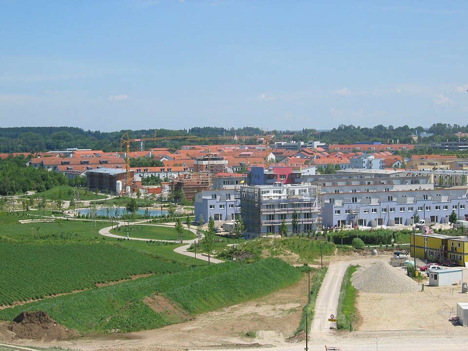 Umzug von Poing nach Zypern per Container: Poing blick ueber neubaugebiet – Foto: Gemeinde Poing, CC BY-SA 3.0, via Wikimedia Commons Umzug von Poing nach Zypern per Container: Poing blick ueber neubaugebiet