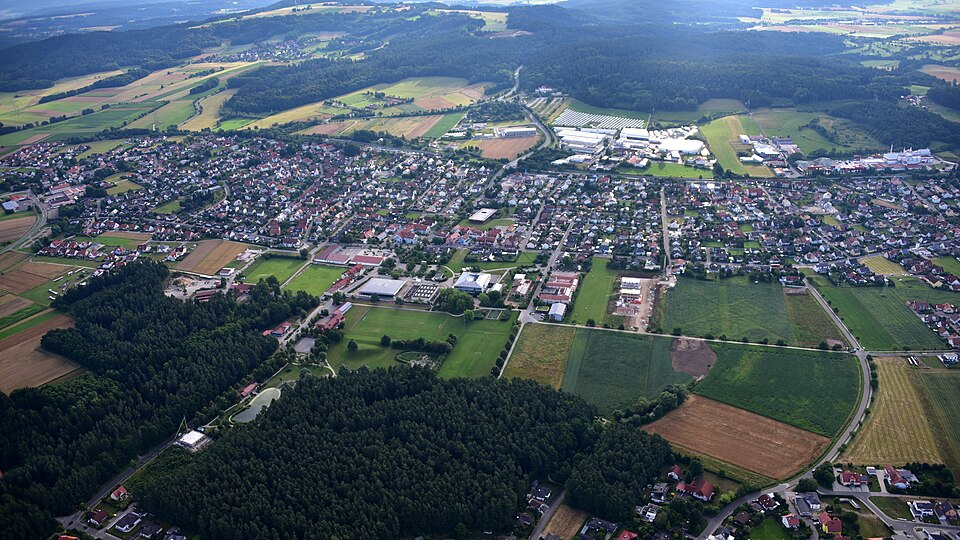 Umzug von Postbauer-Heng nach Zypern per Container: Stadtansicht Postbauer-Heng – Foto: Wolkenkratzer, CC BY-SA 4.0, via Wikimedia Commons Umzug von Postbauer-Heng nach Zypern per Container: Stadtansicht Postbauer-Heng