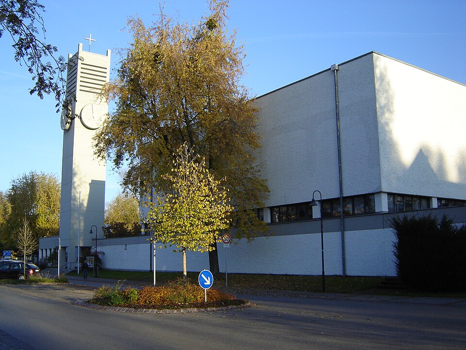 Umzug von Puchheim nach Zypern per Container: St Josef Kirche Puchheim-Bahnhof – Foto: Buachamer, CC BY-SA 3.0, via Wikimedia Commons Umzug von Puchheim nach Zypern per Container: St Josef Kirche Puchheim-Bahnhof