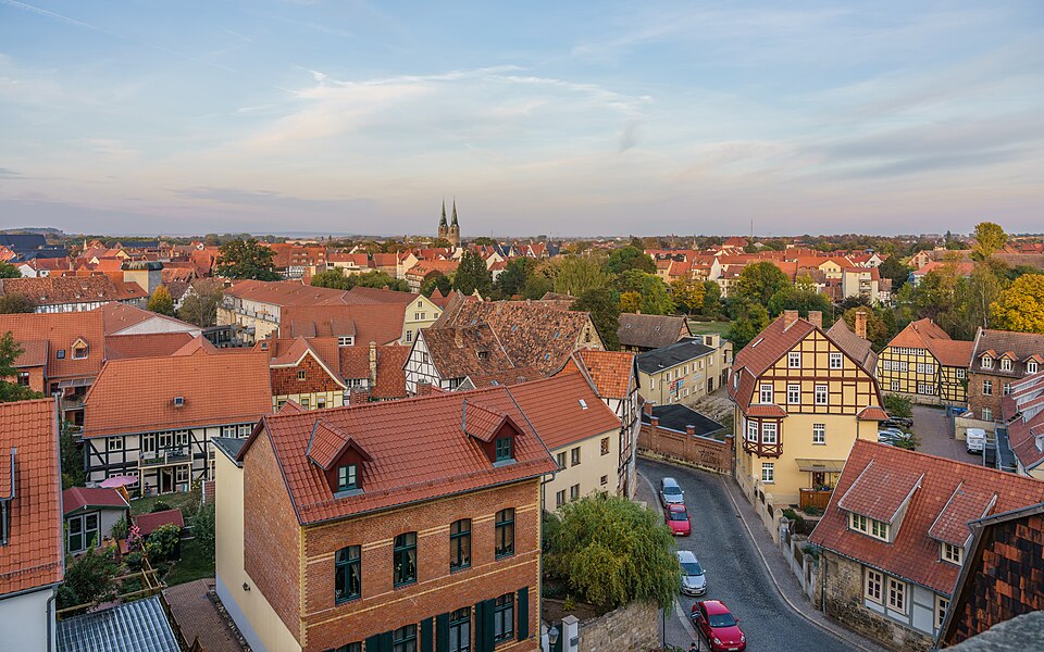 Umzug von Quedlinburg nach Zypern per Container: Quedlinburg Lange Gasse from Schlossberg