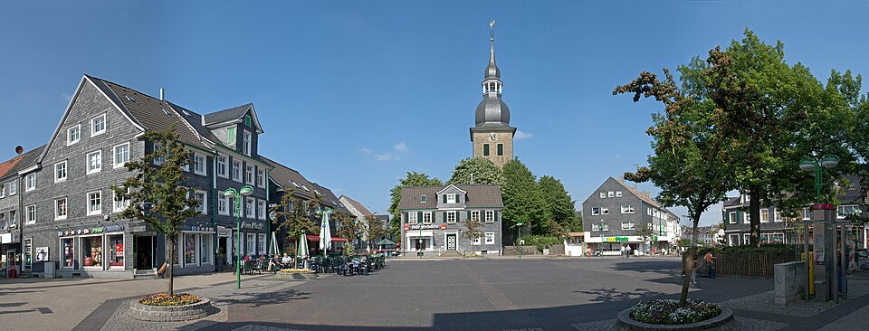 Umzug von Radevormwald nach Zypern per Container: Radevormwald Marktplatz – Foto: Hans Peter Schaefer, http://www.reserv-a-rt.de, CC BY-SA 3.0, via Wikimedia Commons Umzug von Radevormwald nach Zypern per Container: Radevormwald Marktplatz