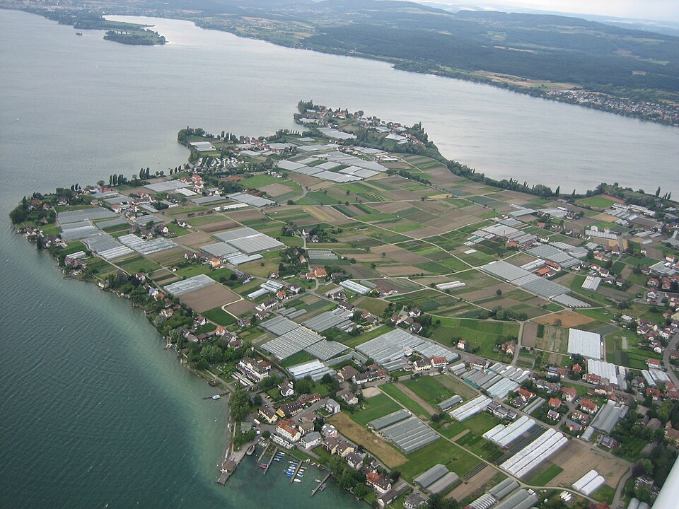 Umzug von Reichenau nach Zypern per Container: InselReichenau MartinSteiger CCBYSA – Foto: Martin Steiger, CC BY-SA 4.0, via Wikimedia Commons Umzug von Reichenau nach Zypern per Container: InselReichenau MartinSteiger CCBYSA
