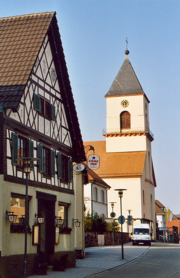 Umzug von Renchen nach Zypern per Container: Renchens Weinbrenner-Kirche – Foto: S. Finner at German Wikipedia\n\n(Original text: Siddhartha Finner (Autor von badischewanderungen.de)), CC BY-SA 3.0, v Umzug von Renchen nach Zypern per Container: Renchens Weinbrenner-Kirche