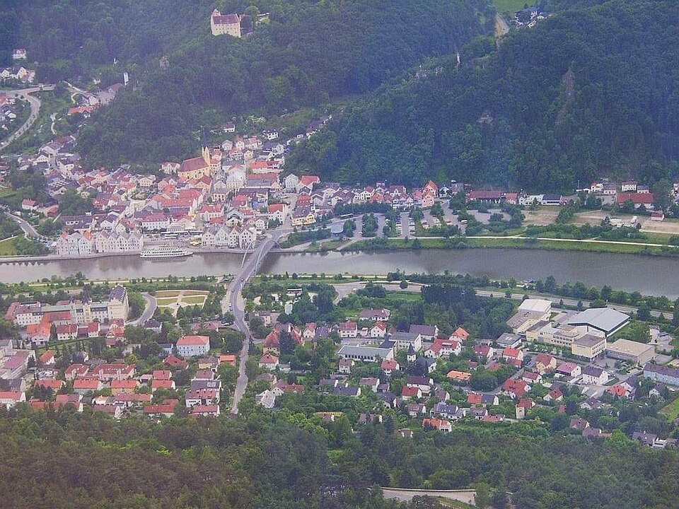 Umzug von Riedenburg nach Zypern per Container: Stadtansicht Riedenburg – Foto: Hans Hauer (=Benutzer:Report), CC BY-SA 3.0, via Wikimedia Commons Umzug von Riedenburg nach Zypern per Container: Stadtansicht Riedenburg