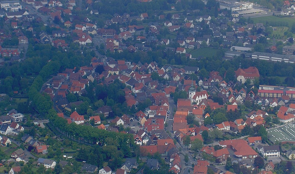 Umzug von Rietberg nach Zypern per Container: Rietberg town centre – Foto: Michael Schickhoff, CC BY 2.5, via Wikimedia Commons Umzug von Rietberg nach Zypern per Container: Rietberg town centre