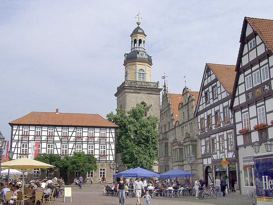 Umzug von Rinteln nach Zypern per Container: Rinteln Marktplatz – Foto: Stebra, CC BY-SA 3.0, via Wikimedia Commons Umzug von Rinteln nach Zypern per Container: Rinteln Marktplatz
