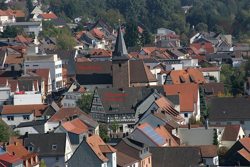 Umzug von Rodalben nach Zypern per Container: Rodalben Marienkirche Johann Peter Frank Haus gje – Foto: Gerd Eichmann, CC BY-SA 3.0, via Wikimedia Commons Umzug von Rodalben nach Zypern per Container: Rodalben Marienkirche Johann Peter Frank Haus gje