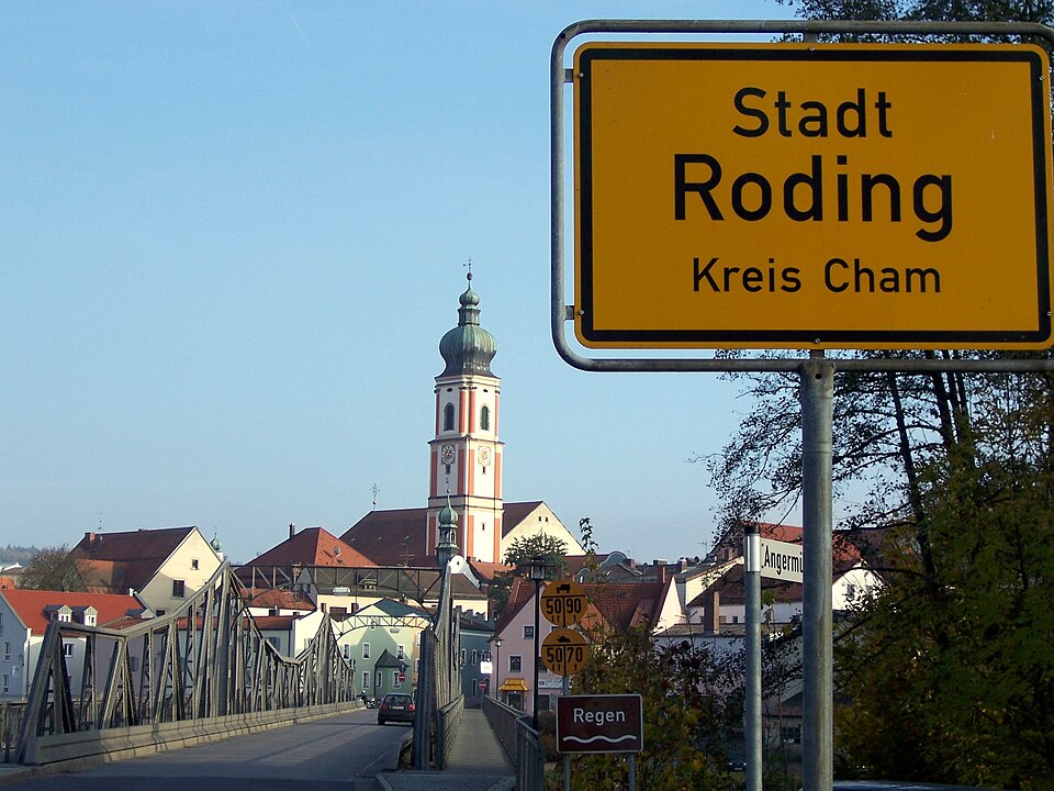 Umzug von Roding nach Zypern per Container: Roding stadtansicht os – Foto: Michael Jobst, Public domain, via Wikimedia Commons Umzug von Roding nach Zypern per Container: Roding stadtansicht os