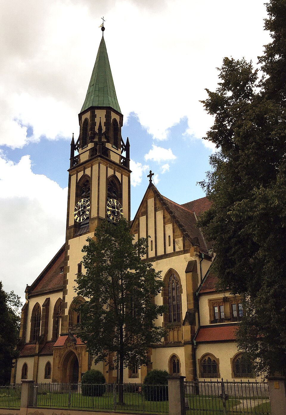 Umzug von Röthenbach an der Pegnitz nach Zypern per Container: Heilig-Kreuz-Kirche Röthenbach in Röthenbach an der Pegnitz – Foto: Juehosta, CC BY-SA 4.0, via Wikimedia Commons Umzug von Röthenbach an der Pegnitz nach Zypern per Container: Heilig-Kreuz-Kirche Röthenbach in Röthenbach an der Pegnitz