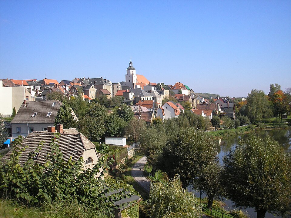 Umzug von Ronneburg nach Zypern per Container: Stadtansicht Ronneburg – Foto: Michael Sander, CC BY-SA 3.0, via Wikimedia Commons Umzug von Ronneburg nach Zypern per Container: Stadtansicht Ronneburg